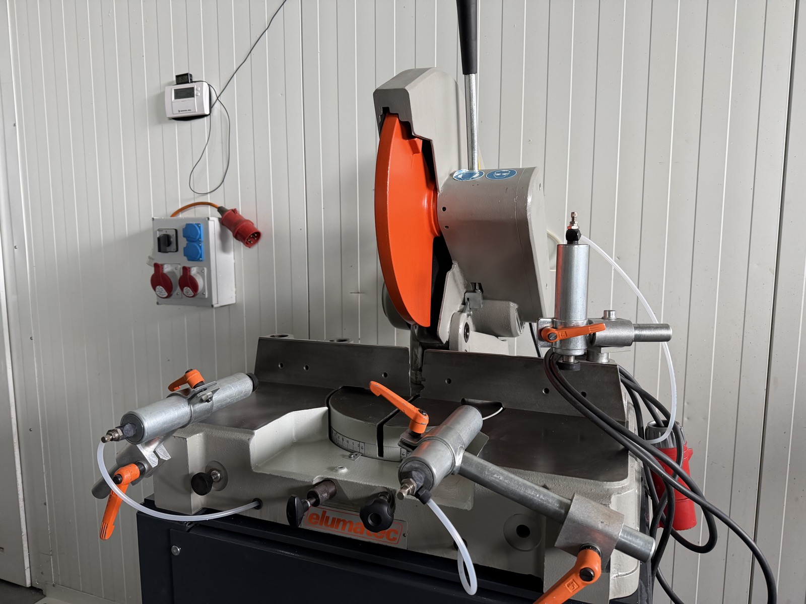 Mitre Saw Machine