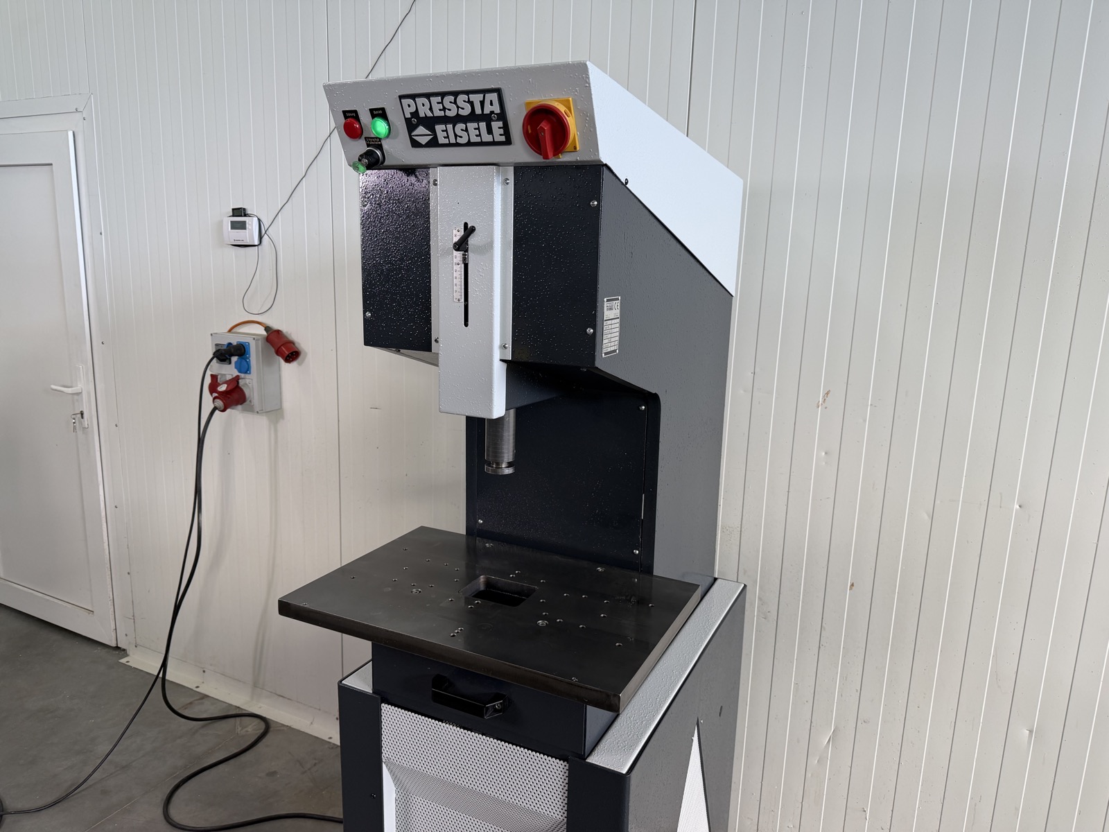 Hydraulische Stanzmaschine
