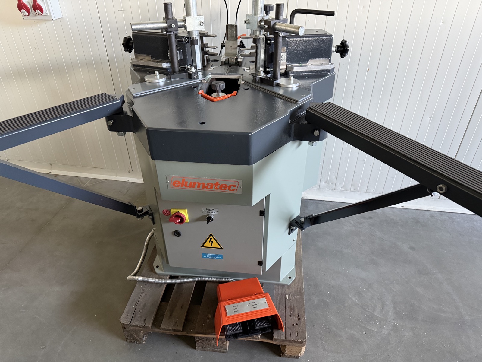Corner Crimping Machine